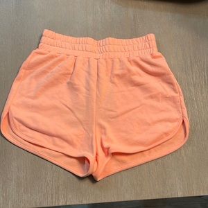 🆕 Le Lis Apricot colored athleisure comfy elastic waist shorts. Size Small